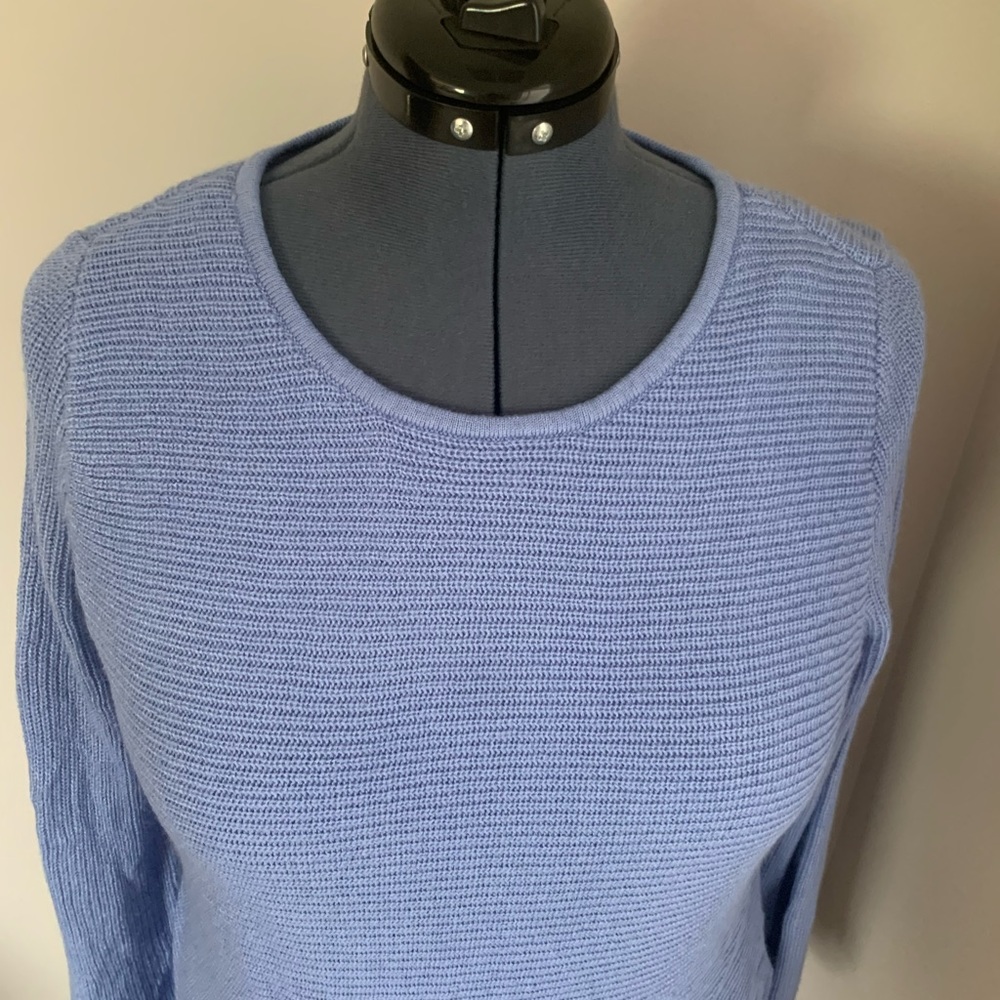 Sweater Baby Blue Medium. Like New - Picture 2 of 4